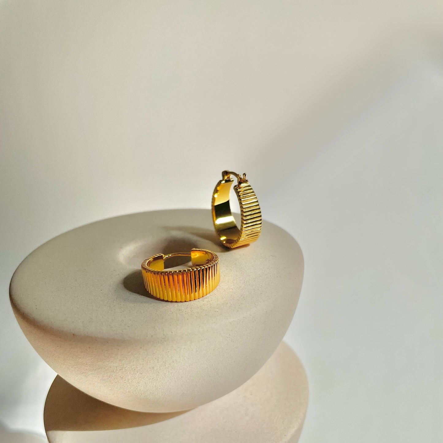 Ribbed Chunky Hoop Earrings - Gold