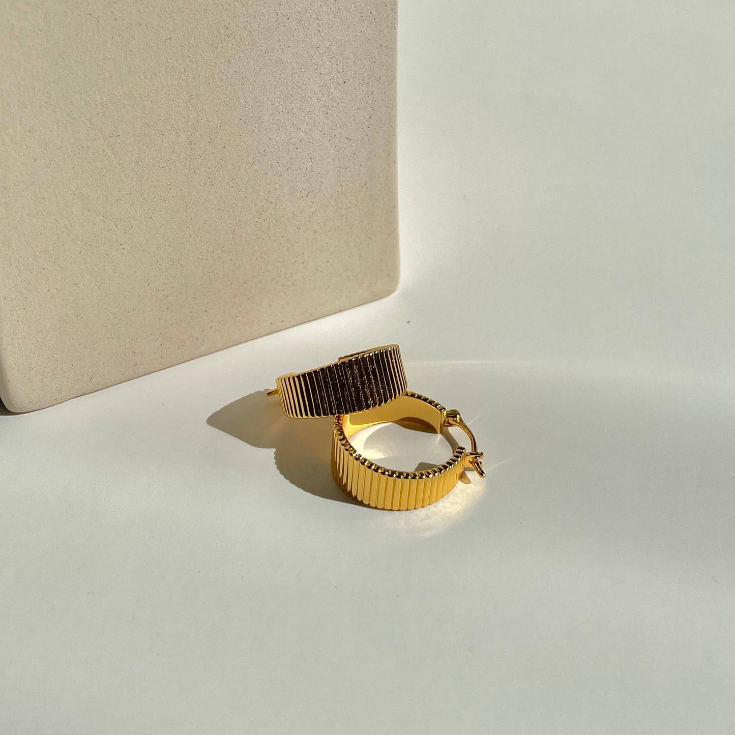 Ribbed Chunky Hoop Earrings - Gold