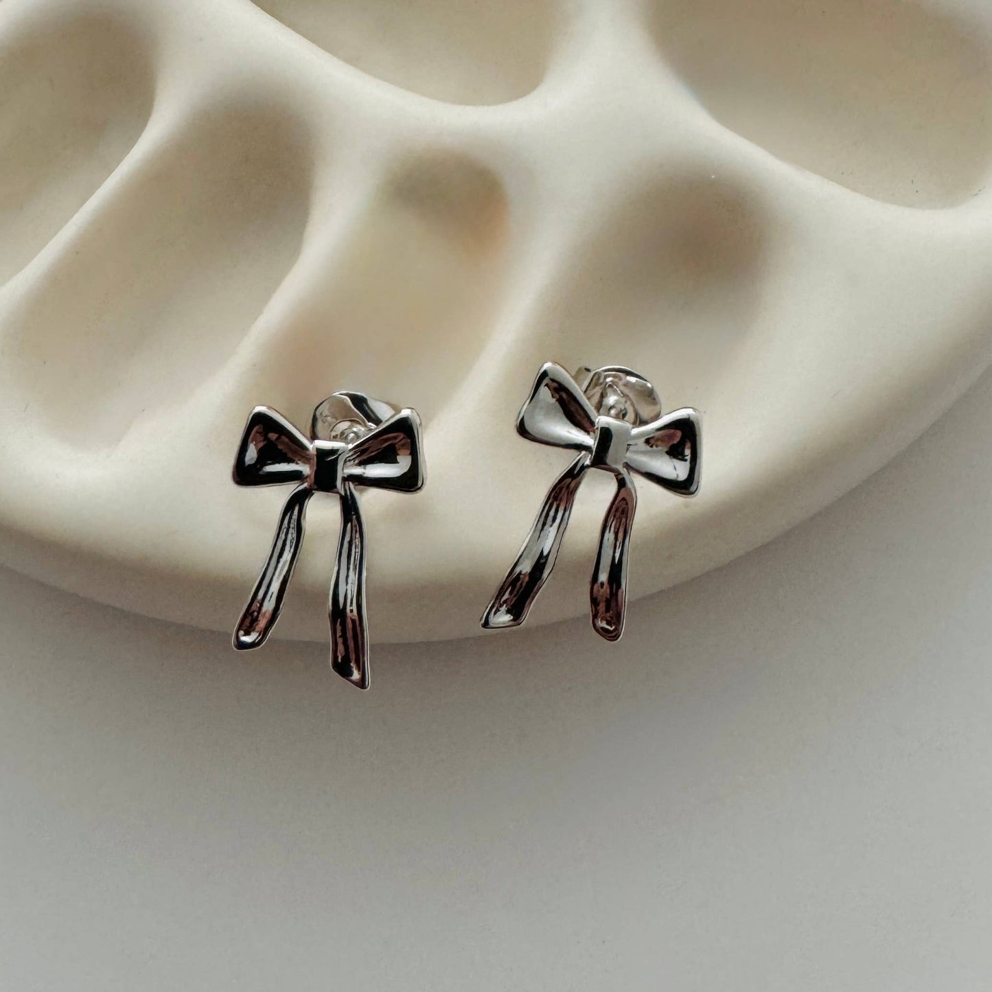 Mini Yasmine Bow Stud Earrings - Silver