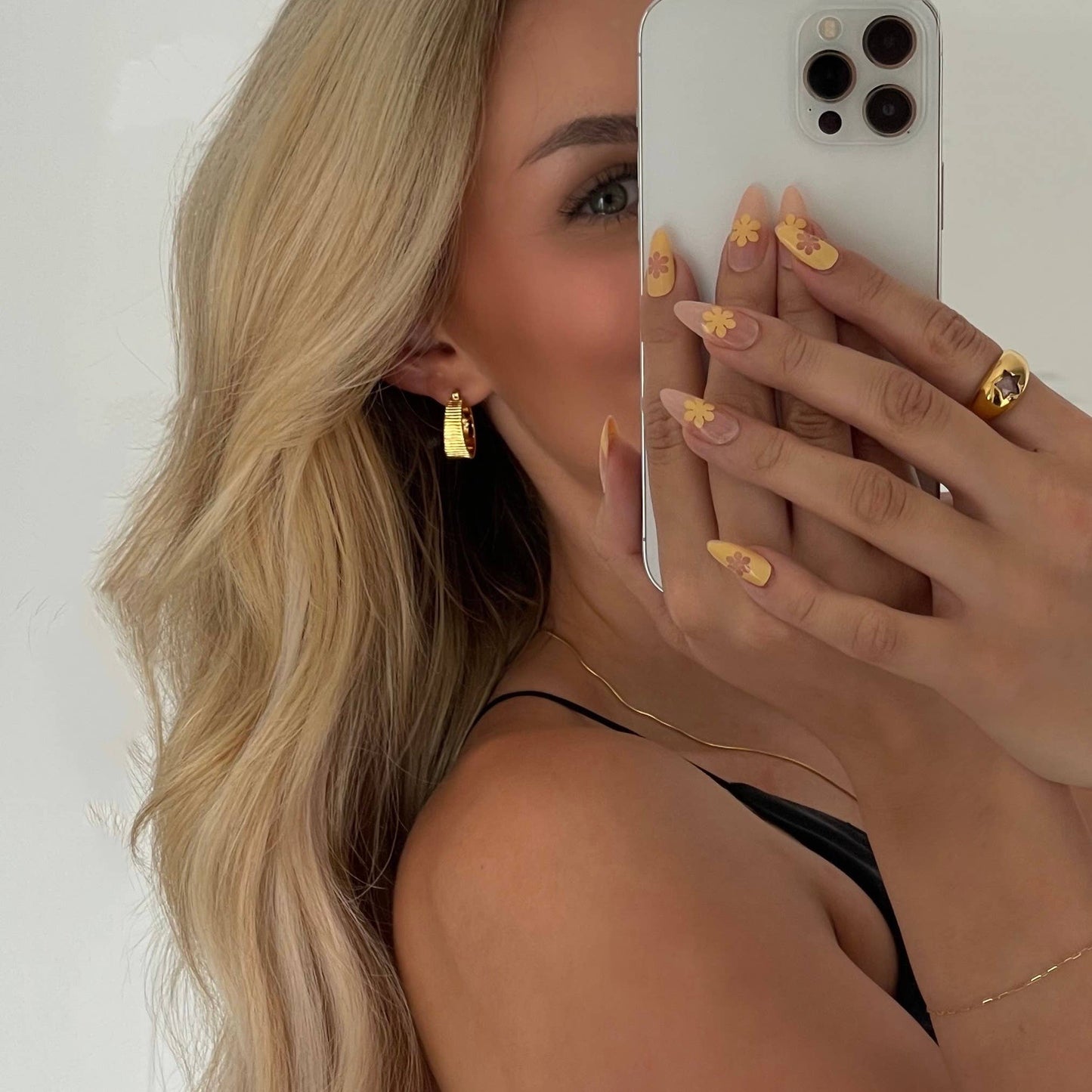 Ribbed Chunky Hoop Earrings - Gold