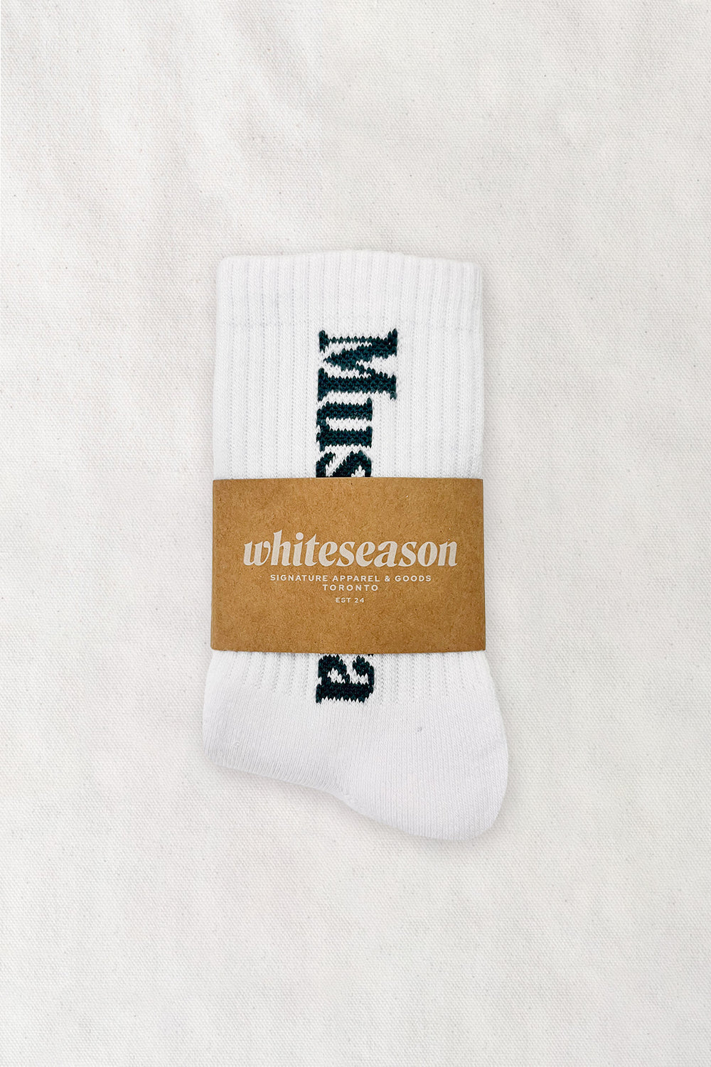 Muskoka Evergreen Love White/Green Serif Crew