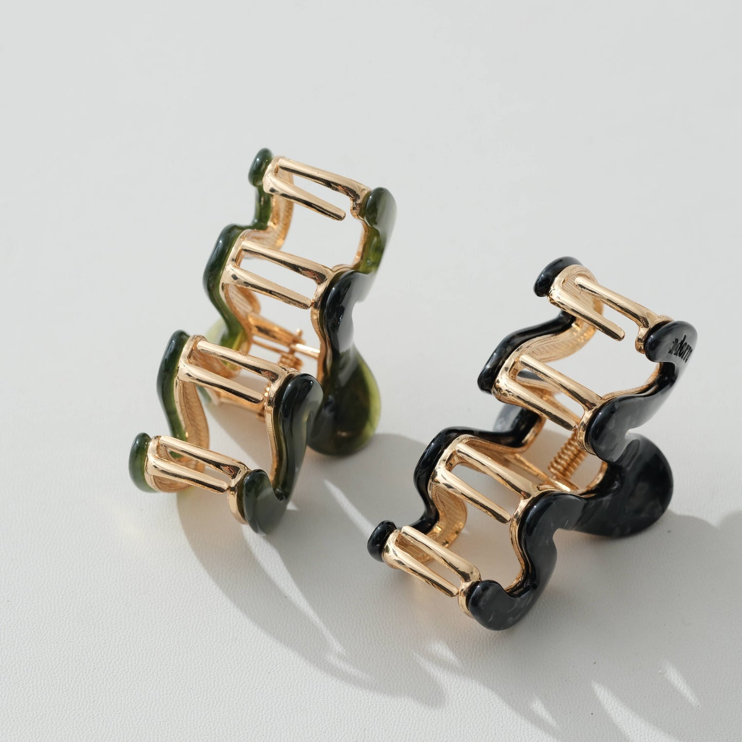 Willow Mini Vintage Metal Squiggle Claw Clip