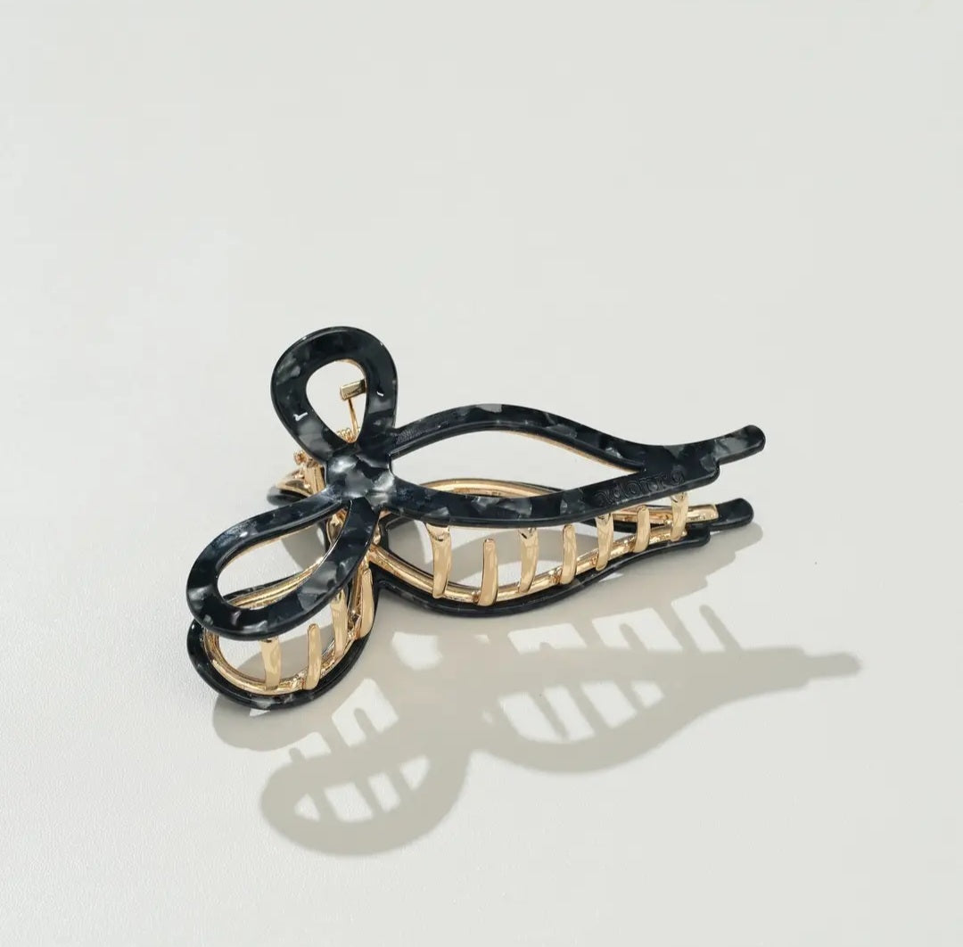 Sabrina Vintage Snow | Large Ribbon Metal Bow Claw Clip