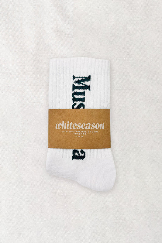 Muskoka Evergreen Love White/Green Serif Crew